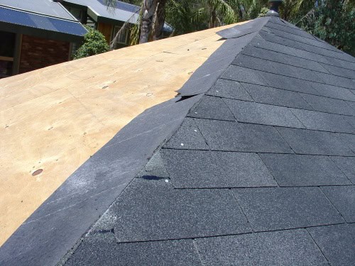 Cutting Shingles on Hips Cutting asphalt shingles neatly around hip on gazebo roof DIY installation